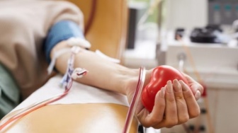 9 Arti Mimpi Donor Darah: Lagi Merasa Kehilangan atau Hidup Bebas?