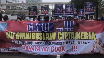 Tuntut Cabut Omnibus Law, Massa Buruh Mulai Gelar Aksi Menuju Kantor ILO