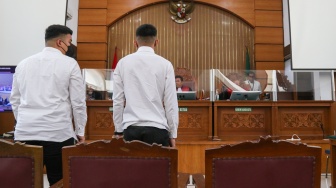 Terdakwa kasus penganiayaan David Ozora, Mario Dandy dan Shane Lukas saat menjalani sidang tuntutan di Pengadilan Negeri Jakarta Seltan, Jakarta, Kamis (10/08/2023). [Suara.com/Alfian Winanto]