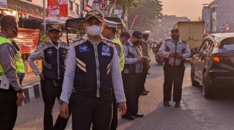 Puluhan Motor dan Mobil yang Parkir Sembarangan di Kota Tangerang Digembosi