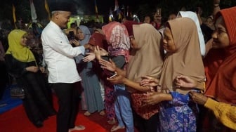 Wow! Ganjar Pranowo Ajak Istri Menginap di Rumah Buruh Serabutan di Cilacap