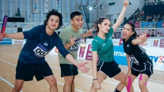 Raditya Dika Menang Lomba Lari Estafet: Cinta Laura adalah Kunci