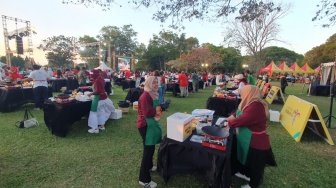 Melihat Para Influencer Ditantang Ikut Lomba Masak di Candi Prambanan