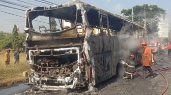 Sopir Ceritakan Detik-detik Bus Wisata Terbakar di Sukoharjo: Awalnya Ada Asap yang Keluar