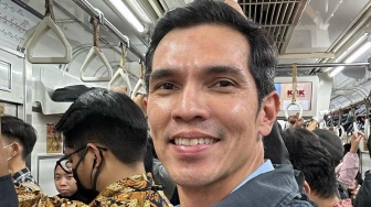 Sosok Adrian Maulana, Artis Tampan yang Banting Setir sampai Rela Naik KRL