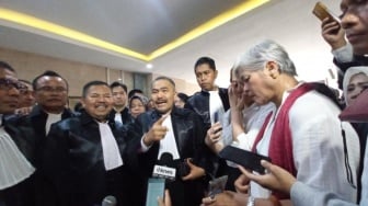 Kamaruddin Simanjuntak Jadi Tersangka, Puluhan Pengacara Bertoga Geruduk Bareskrim