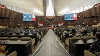 Suasana persiapan Sidang Tahunan MPR RI di Gedung Nusantara, Kompleks Parlemen, Senayan, Jakarta, Selasa (15/8/2023). [Suara.com/Alfian Winanto]