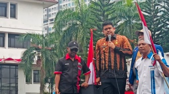 Tinggalkan Rapat, Bobby Nasution Temui Ratusan Pekerja yang Gelar Aksi Damai Depan Balai Kota