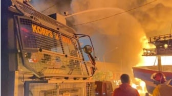 Kebakaran Hebat Terjadi di Pelabuhan Jongor Kota Tegal, 52 Kapal Hangus