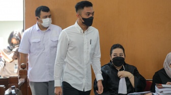 Terdakwa kasus penganiayaan David Ozora, Mario Dandy saat menjalani sidang tuntutan di Pengadilan Negeri Jakarta Selatan, Jakarta, Selasa (15/08/2023). [Suara.com/Alfian Winanto]