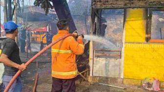 Menyerahkan Diri ke Polisi, Terduga Pelaku Pembakaran Rumah di Mojokerto Mengalami Luka Bakar