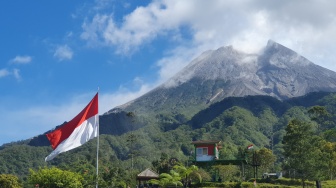 Rayakan Kemerdekaan ke-78 RI, Merah Putih Raksasa Berkibar di Bukit Klangon Merapi