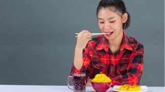 Melihat Trend Girl's Dinner di TikTok dari Sisi Kesehatan, Jangan Salah Kaprah Buat Ikutan!