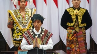 Presiden Jokowi Pakai Baju Adat Tanimbar saat Hadiri Sidang Tahunan MPR