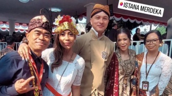 Pakai Beskap, Gantengnya Nicholas Saputra Ikut Upacara HUT RI di Istana Negara Bikin Heboh