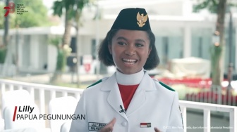 Tetap Bikin Bangga Papua, Sepatu Lilly Indriani Pembawa Bendera Merah Putih Lepas