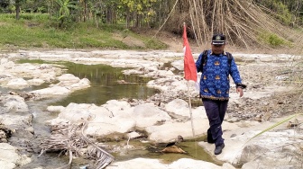 Terinspirasi Gerilya Jenderal Sudirman, Guru di Semin Gunungkidul Ini Rutin Gelar Ritual Jalan Kaki Ikuti Upacara HUT RI