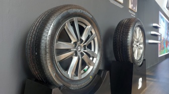 Bridgestone Pamer Ban Mobil Bersejarah di GIIAS 2023