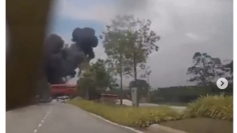 Breaking News: Pesawat Jet Jatuh di Jalan Raya Malaysia, 10 Orang Tewas