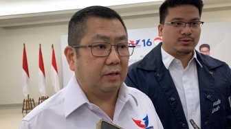 Satu Emiten Milik Hary Tanoesoedibjo dan Saham ARKO Digembok BEI