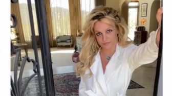 Britney Spears Terhuyung Keluar dari Hotel, Kondisi Mental Memburuk?