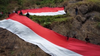 Kisah Bendera Merah Putih Raksasa Berkibar di Bukit Lawe Banjarnegara: Wujud Semangat Nasionalisme