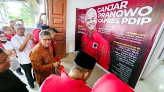 Resmikan Posko Pemenangan Ganjar di Pekanbaru, Hasto PDIP Bawakan Salam dari Megawati