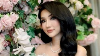 Lucinta Luna Akui Kena Mental sampai Hapus Foto Tunangan Bule, Netizen Curiga Cuma Settingan