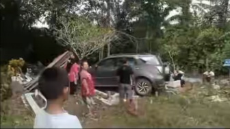 Viral Mobil Masuk dan Tabrak Kuburan di Sanggau, Supir Diduga Mengantuk: Bukan karena Jin Tomang
