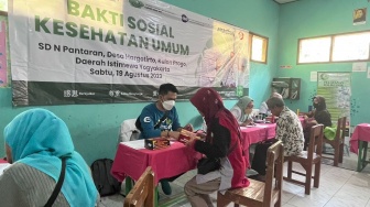 Wujudkan Masyarakat yang Lebih Sehat, Smartfren dan Yayasan Buddha Tzu Chi Gelar Pengobatan Gratis di Kulon Progo