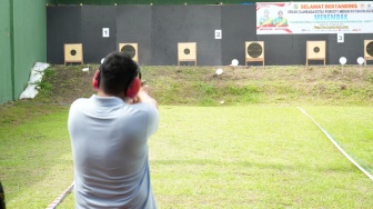 Meriahkan Porkot Medan ke-13, Bobby Nasution Ikut Meriahkan Cabor Menembak