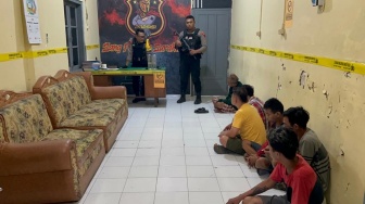 Asyik Pesta Miras di Angkringan, Enam Warga Diamankan Tim Sparta Polresta Solo