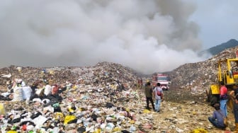 Pemprov Ambil Alih Penanganan Kebakaran TPA Sarimukti Bandung, Diharapkan Padam dalam 2 Minggu