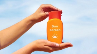 5 Mitos Seputar Sunscreen yang Tak Perlu Dipercaya, yuk Cek Faktanya!