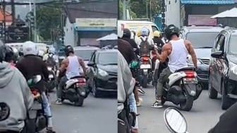 Jalanan Lagi Macet, Aksi Bule Angkat Barbel Ini Bikin Heran Warganet