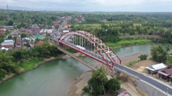 Andi Sudirman Resmikan Jembatan Andalan Pacongkang, Pakai Pelengkung Rangka Baja Panjang