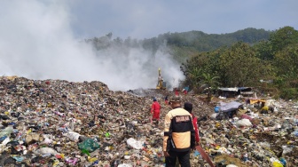 6 Hari Kebakaran di TPA Sarimuki Belum Padam: Warga Dikepung Asap, Sampah Menumpuk di Kota Cimahi