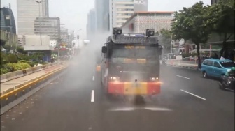 Epidemiolog Sebut Penyemprotan Jalan Polda Metro Jaya Malah Memperburuk Kesehatan!