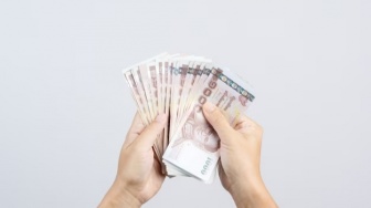 Arti Mimpi Dikasih Uang Kertas Menurut Primbon Jawa, Pertanda Bakal Sukses?