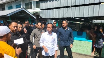 Berkunjung ke Sumut, Jokowi Janji Perbaiki Jalan Rusak di Tanah Bumbu Kalsel: Semua Akan Kita Kerjakan!