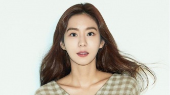 UEE Jadi Anak Pembangkang di Poster Drama Korea Hyo Shims Independent Life