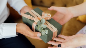 Benarkah Love Language Receiving Gifts Dikira Matre? Simak 5 Faktanya