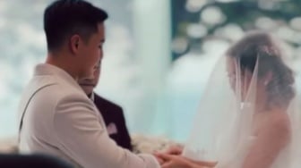 10 Potret Pernikahan Gritte Agatha dan Arif Hidayat, Bagikan Momen Wedding Kiss yang Manis