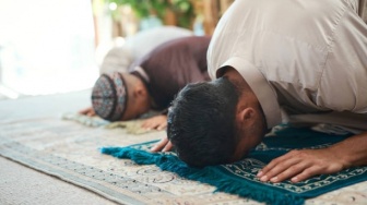 Bacaan Sholat Jumat Lengkap dari Awal Sampai Akhir: Arab, Latin dan Terjemahan