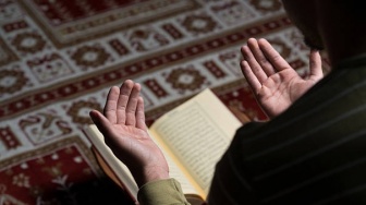 Tuntunan Doa Sebelum dan Sesudah Baca Yasin Lengkap Tulisan Arab, Latin dan Terjemahan