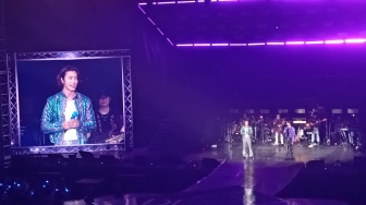 Lawak Terus! Donghae dan Eunhyuk Ngomel ke Tim Musik Gegara Baju di Fancon Super Junior D&E