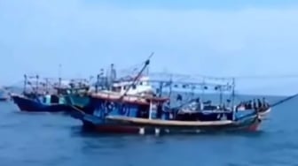 Ketahuan Tangkap Ikan, Dua Kapal Cantrang Pulau Jawa Ditangkap Nelayan Kalbar