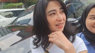 Soal Saling Sindir dengan Nikita Mirzani, Dewi Perssik: Tonjok Aja