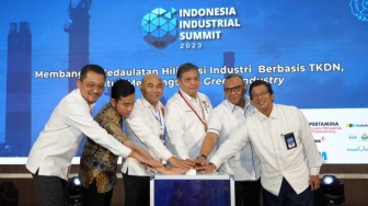 Dorong Revolusi Industri 4.0 di Indonesia, Menko Airlangga Raih Tokoh Transformasi Industri pada BKTI PII Award