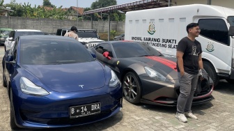 Semringah, Korban Trading Bodong Indra Kenz Dapat Harta Sitaan, Mulai dari Ferrari-Uang Rp 5 M